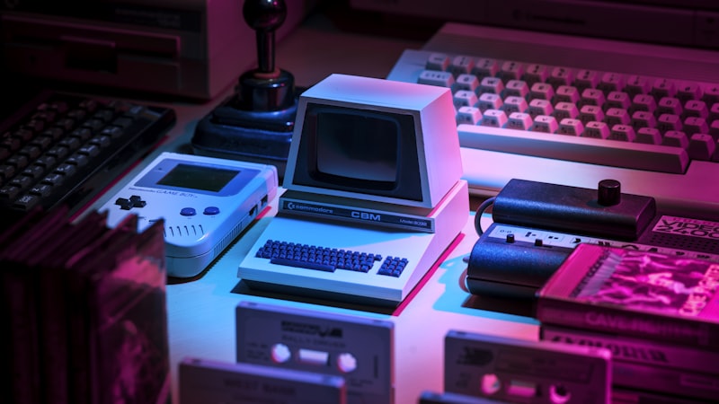 CS:GO电竞比赛，选手戴着耳机专注瞄准屏幕