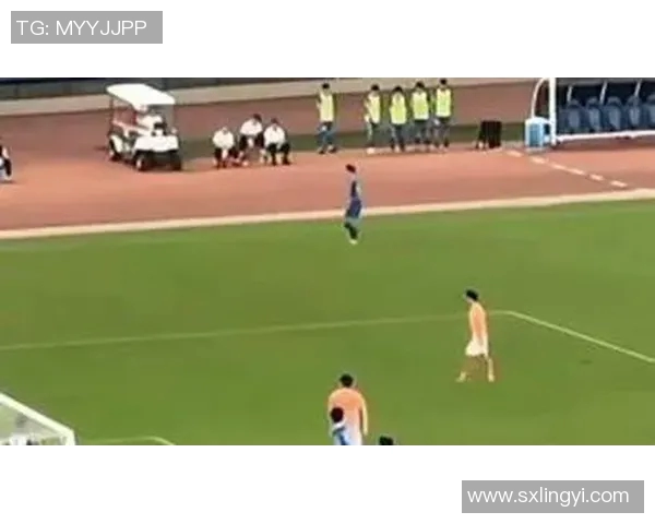 当足球巨星走上街头草根球场掀起一场野球风暴